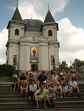 Pri bazilike na Host�ne